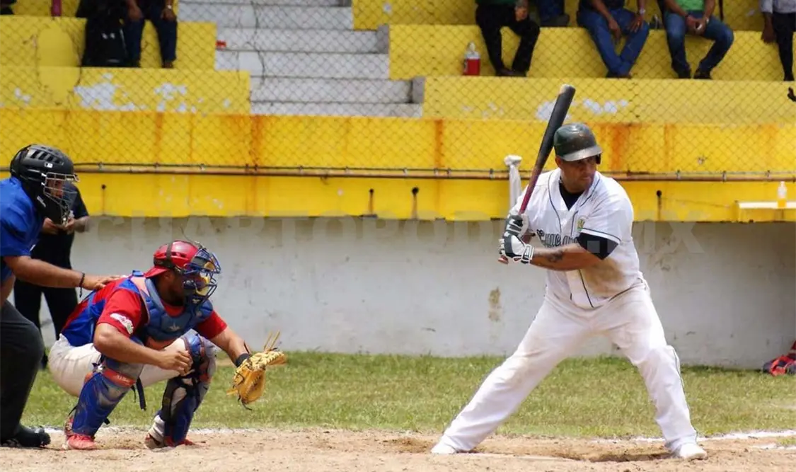 En duelo celebrado en el diamante del estadio Luis Anzaldo Arroyo, de Palenque, el conjunto de casa comenzó anotando la primera carrera en la segunda entrada. Cortesía