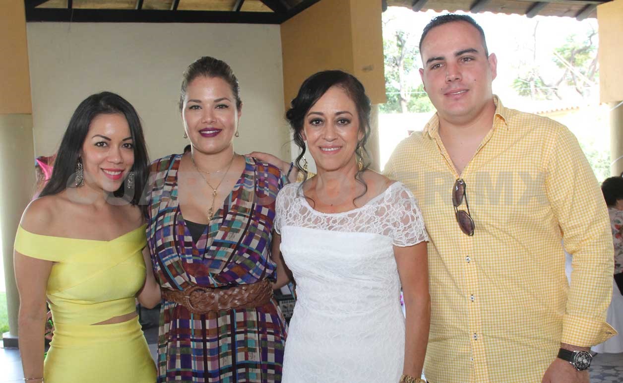 María de los Ángeles festejó su jubilación