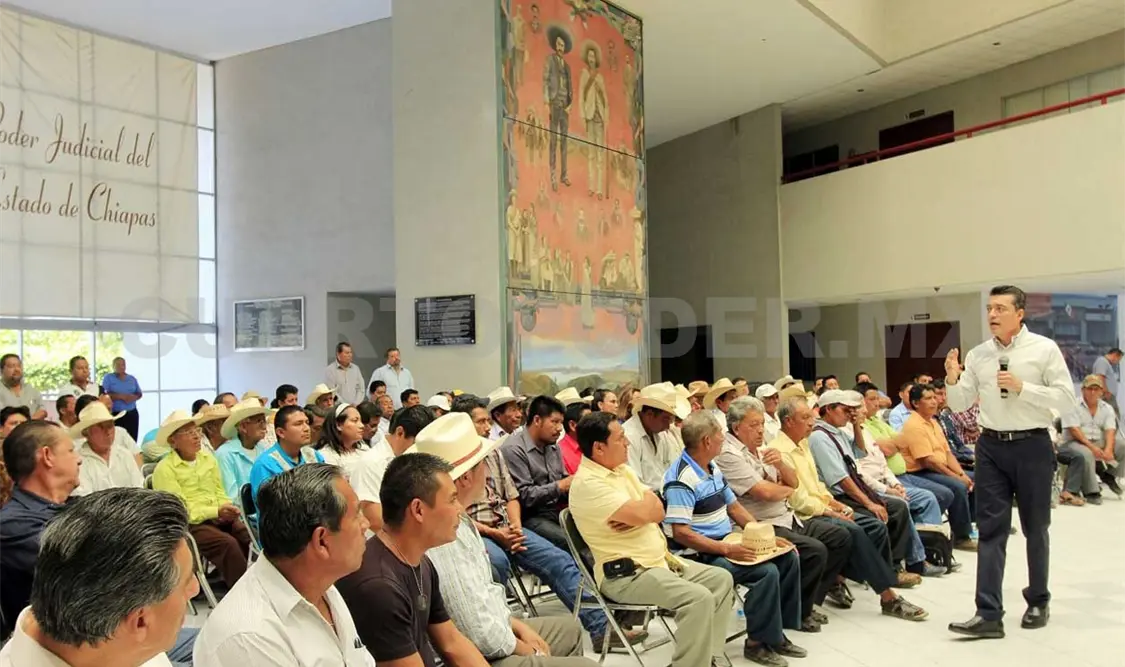 Sostiene Rutilio Escandón reunión con ejidatarios
