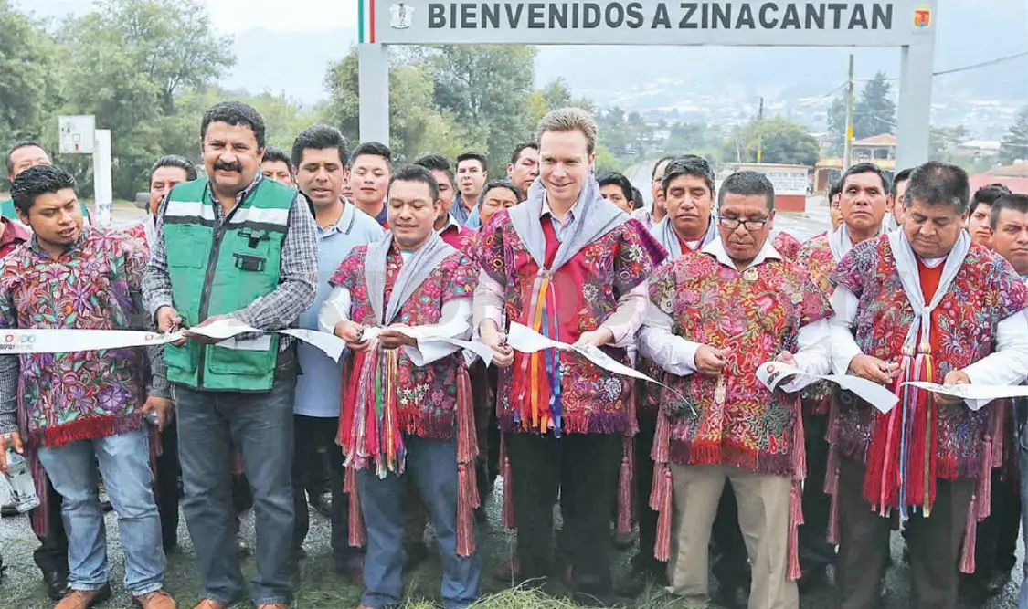 Inaugura MVC tramo carretero de acceso a Zinacantán