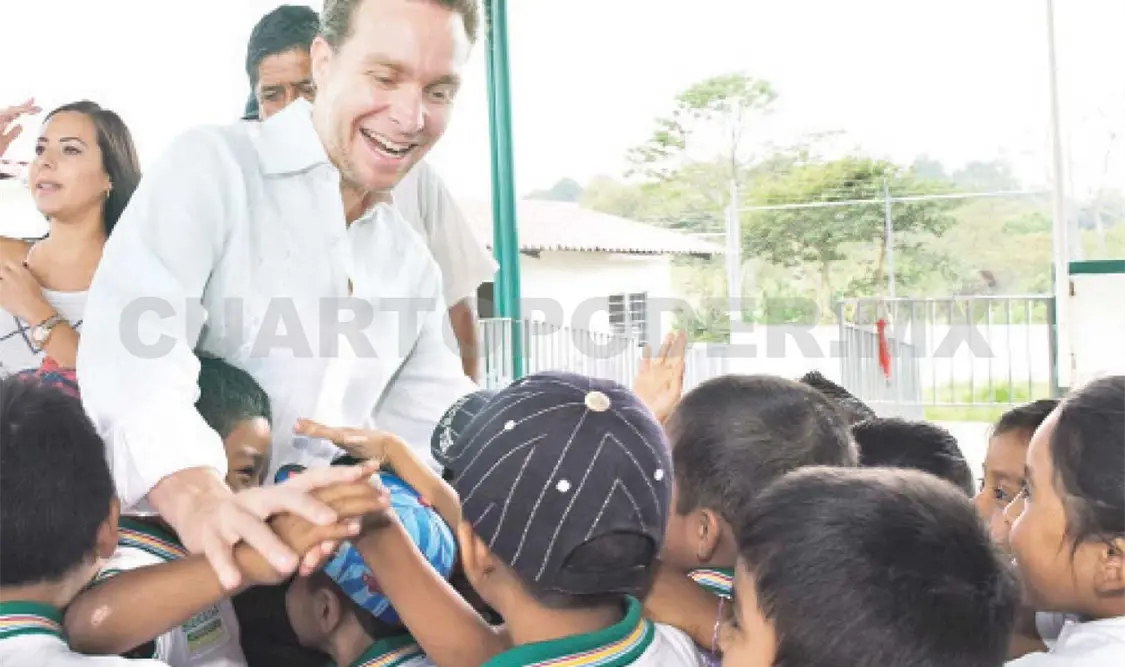 Entrega Velasco aulas en Jardín de Niños