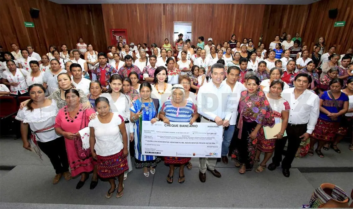 Visitan artesanos al Poder Judicial
