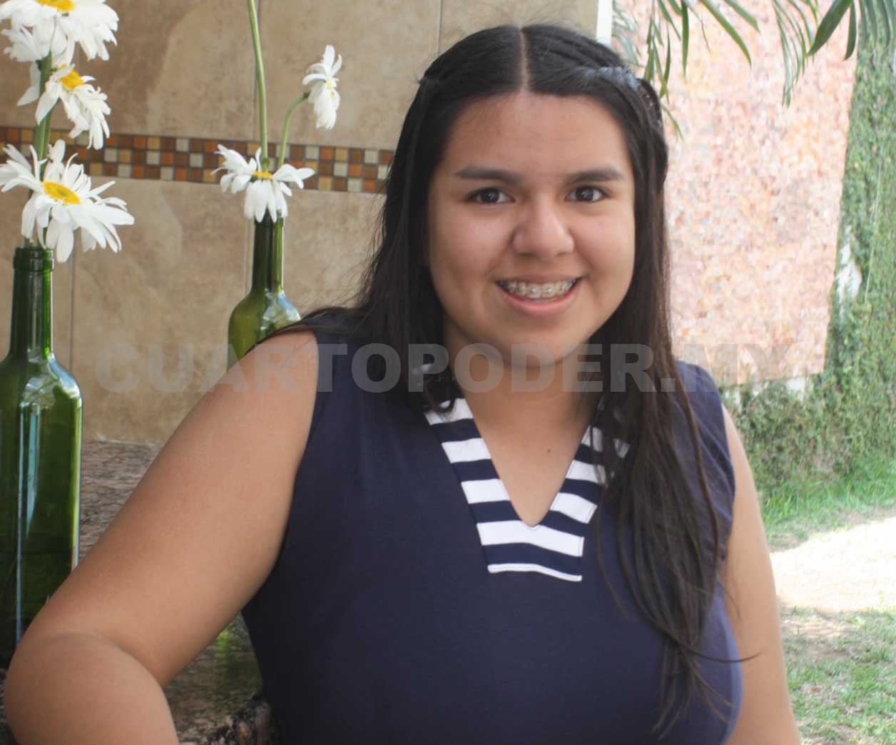 María Fernanda celebra al estilo hawaiano