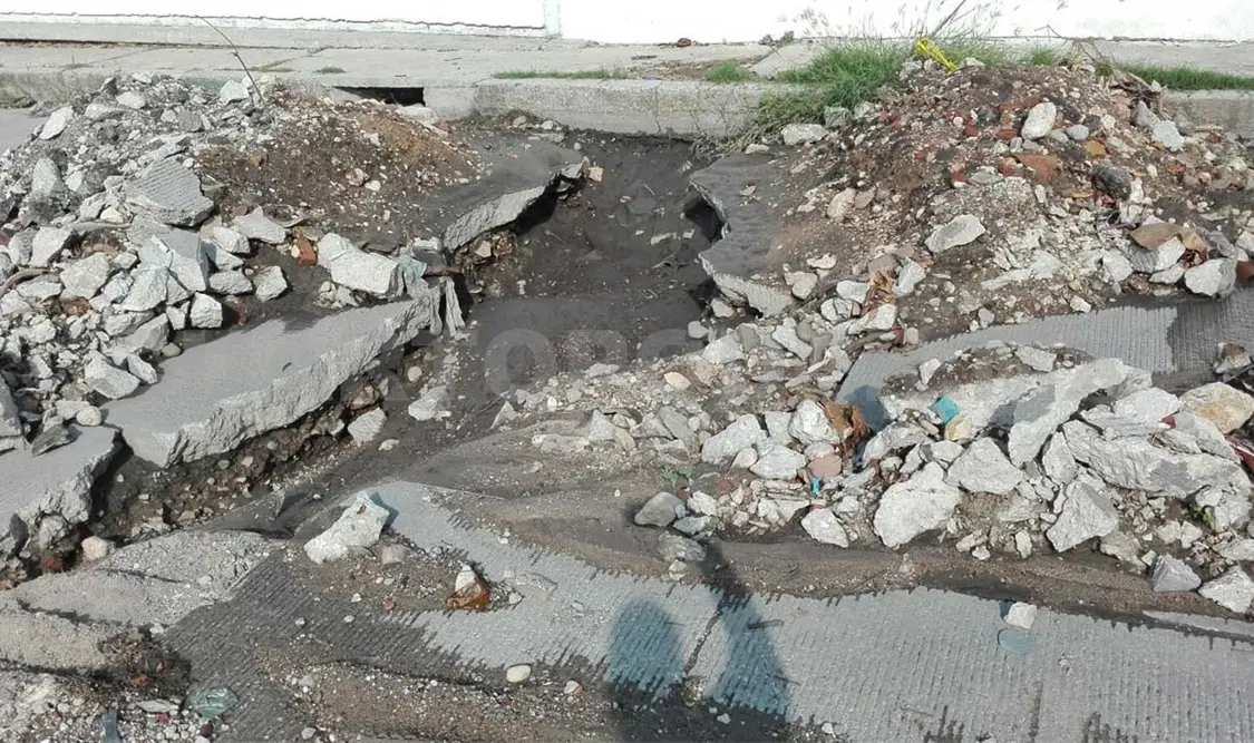 Excavación pone en riesgo a estudiantes