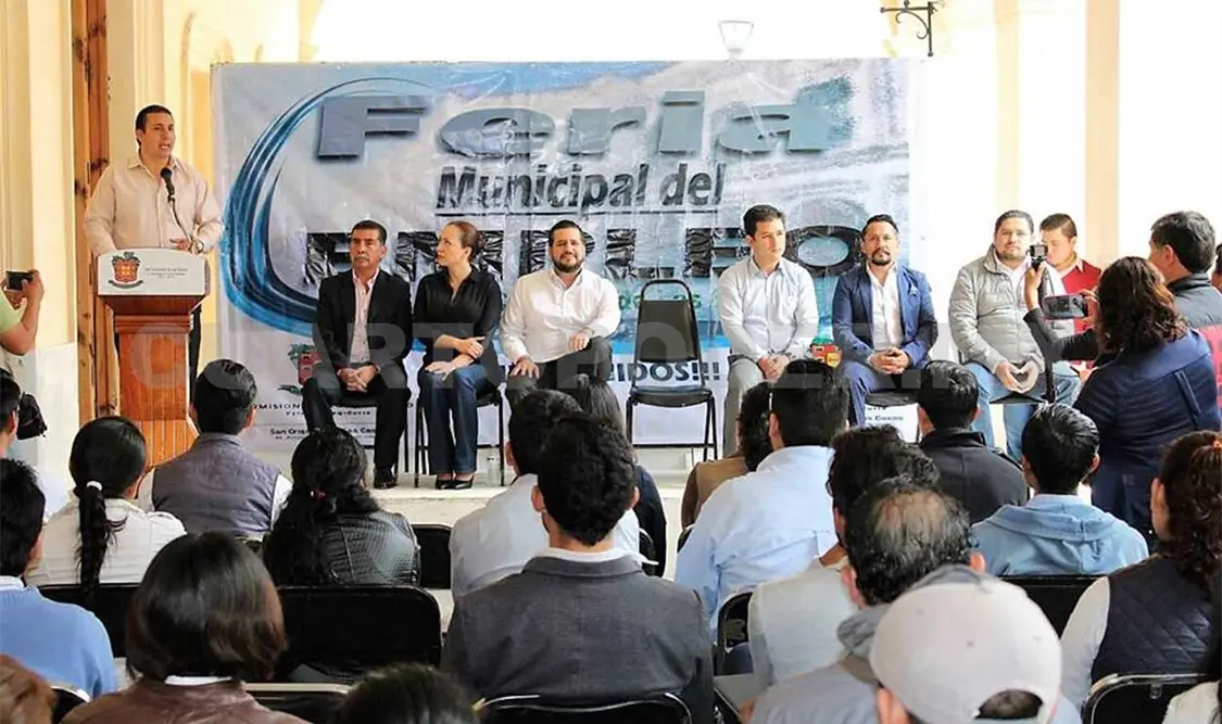 Realizan con éxito Feria Municipal del Empleo