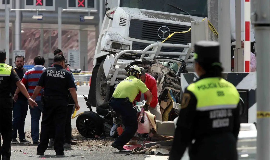 Suman cinco muertos por choque en la México-Toluca