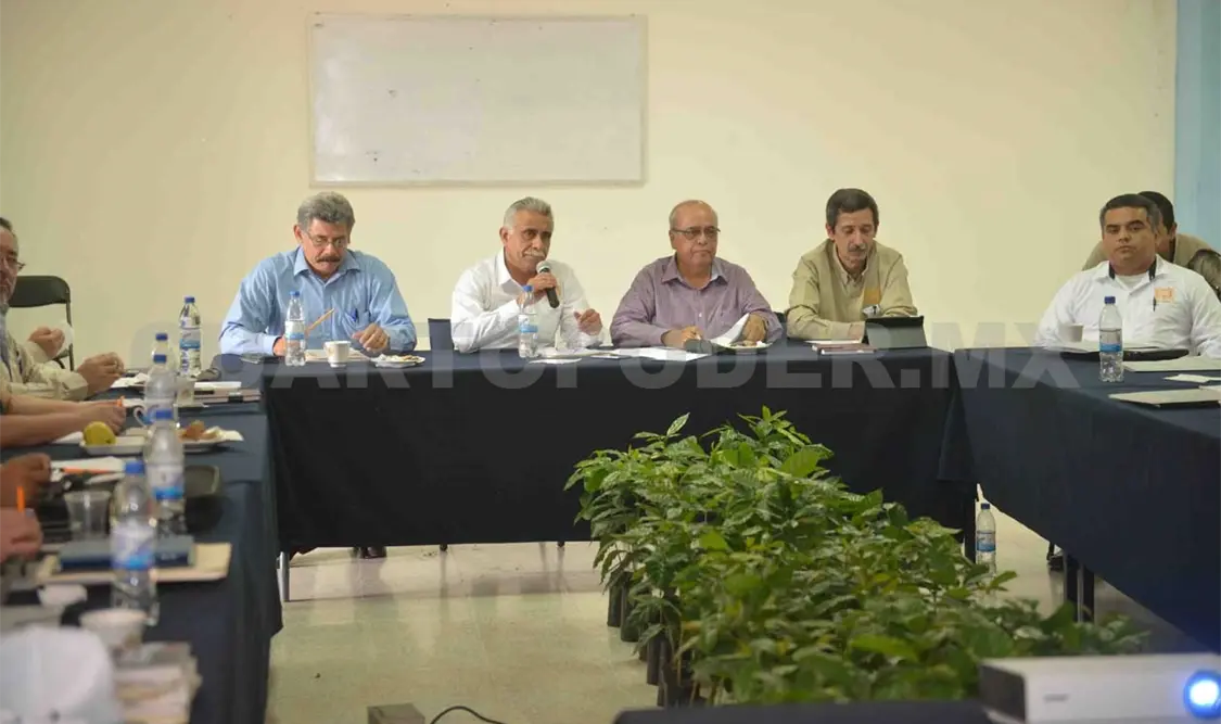 Reitera rector compromiso a favor de todas las dependencias