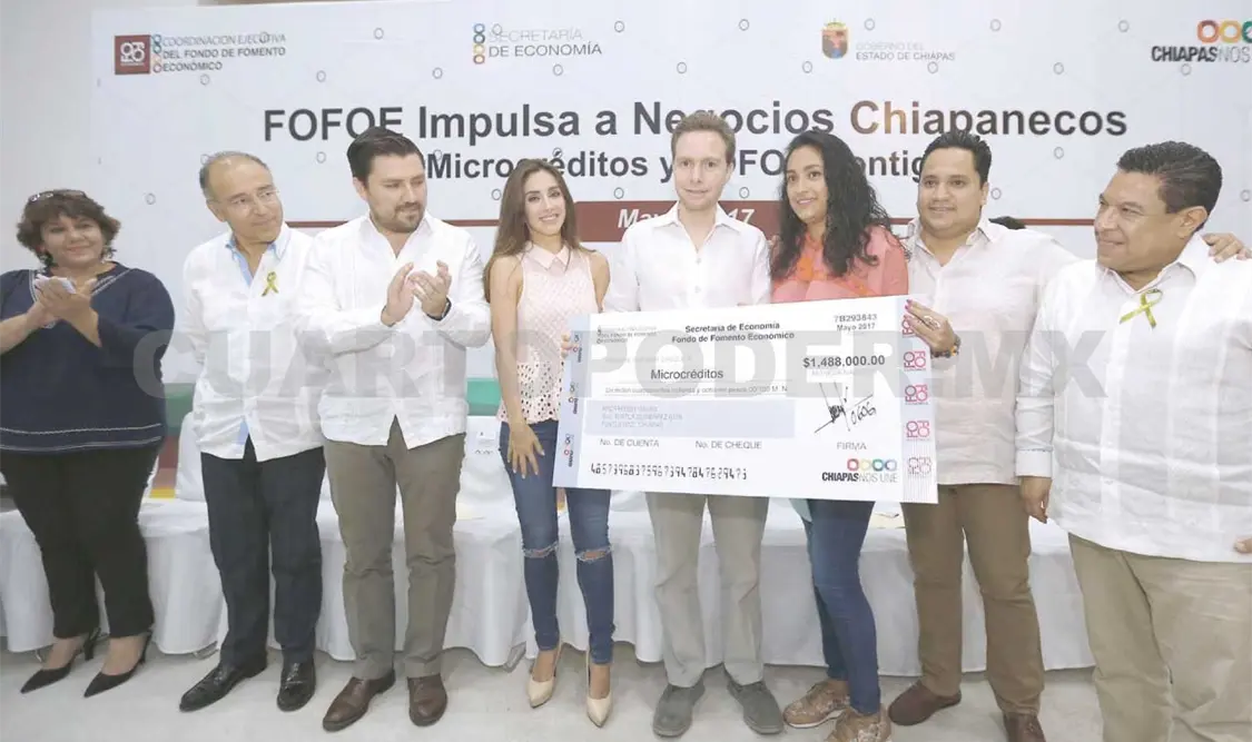 Beneficia Manuel Velasco con créditos y microcréditos a comerciantes