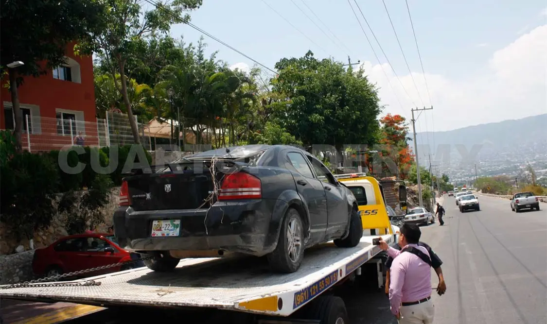 Choca y vuelca tras cruzar La Virgencita