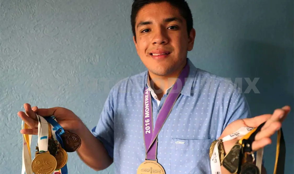 A sus 16 años, Víctor ha participado en 35 ferias de ciencia nacionales e internacionales; ha perdido dos veces. El Universal