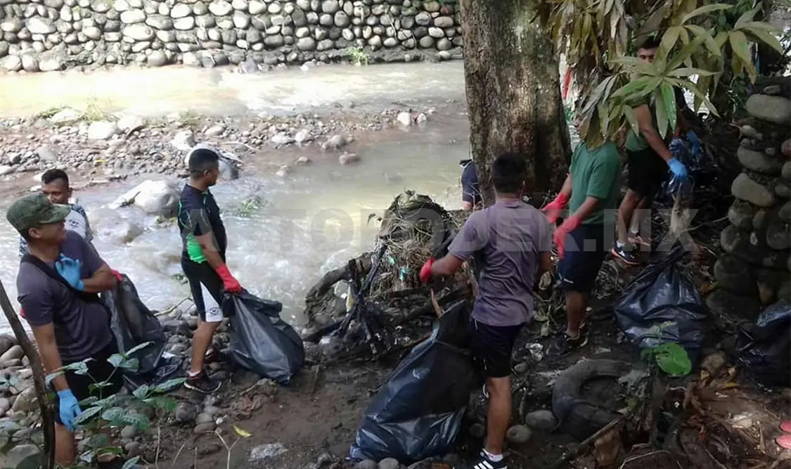 Realizan limpieza y saneamiento del río
