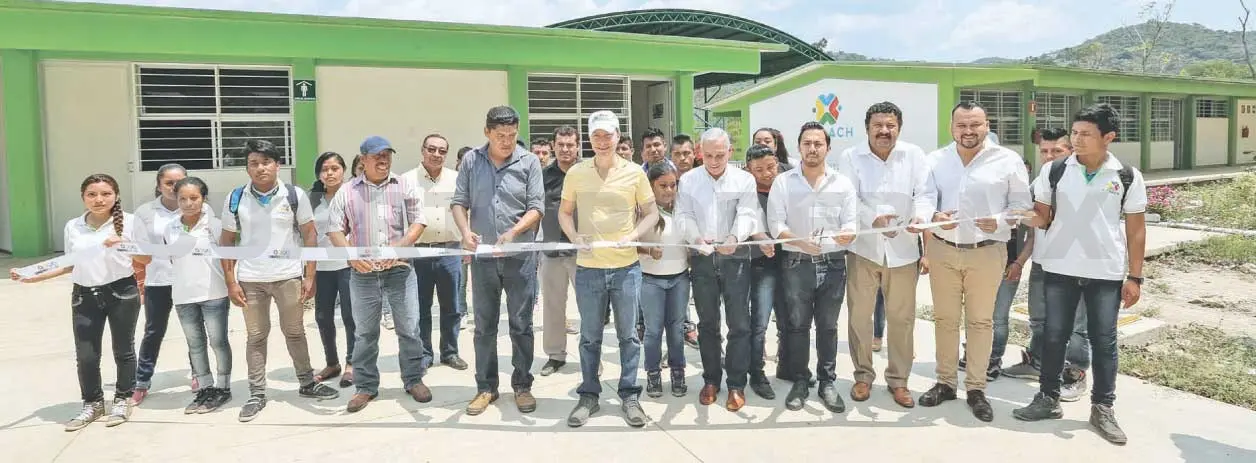 Inaugura Manuel Velasco rehabilitación del Cobach 166