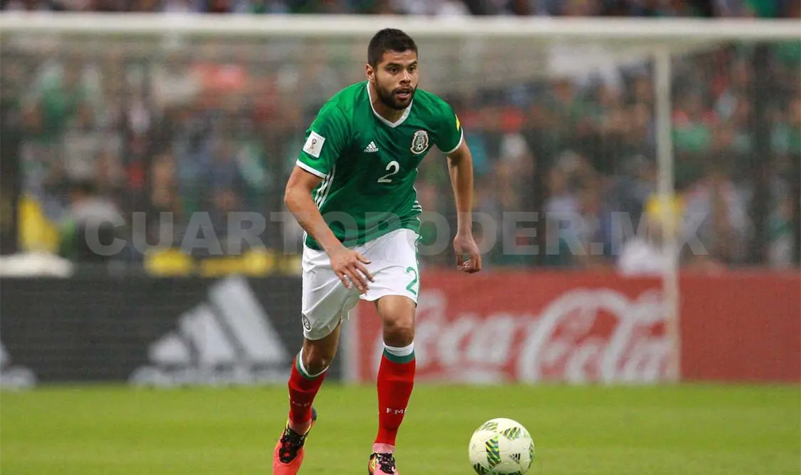 Néstor Araujo deja el Tri por fractura en la mano