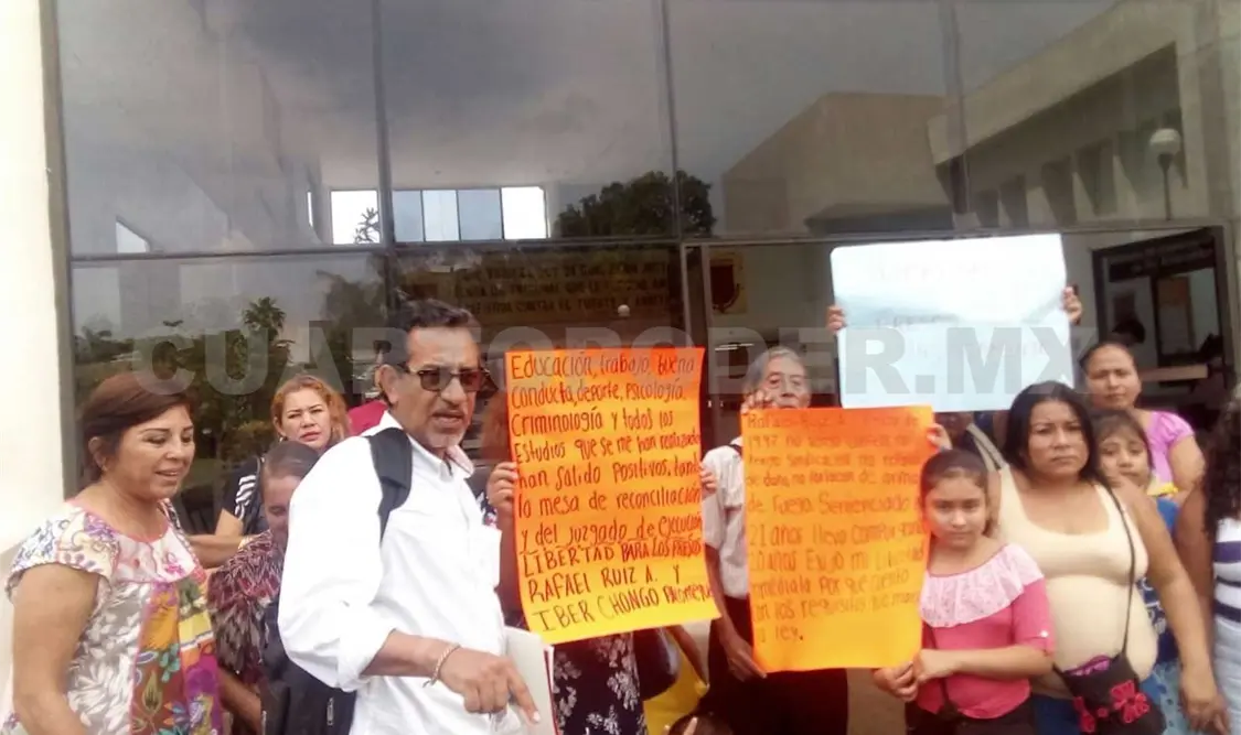 Con plantón, manifestantes piden liberación de presos