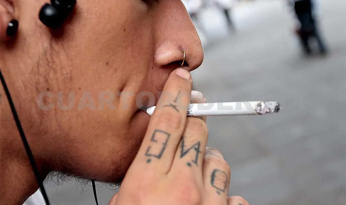 Entre los 12 y 13 años inicia adicción al cigarro