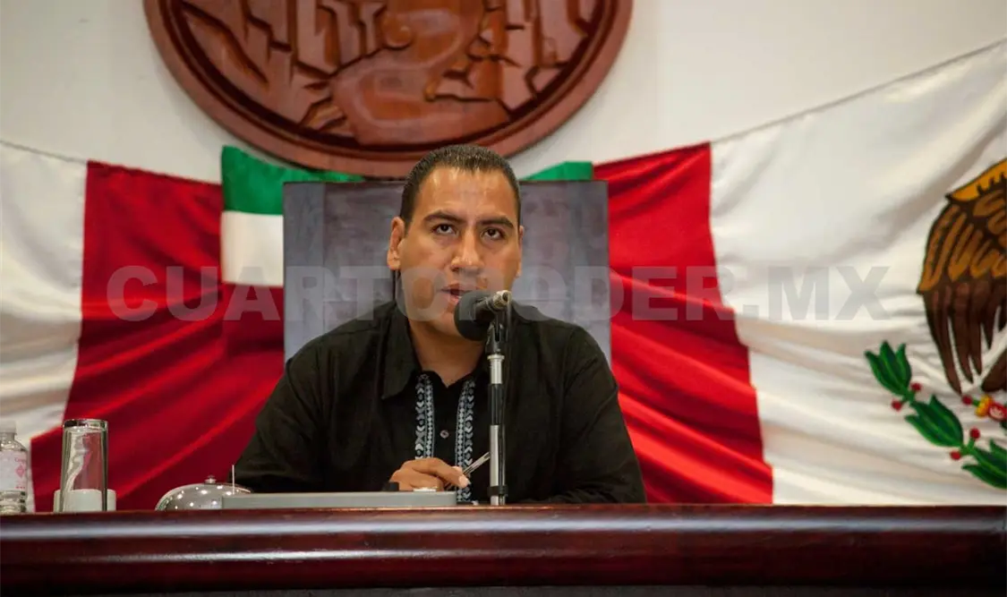 Aprueban diversos decretos y leyes