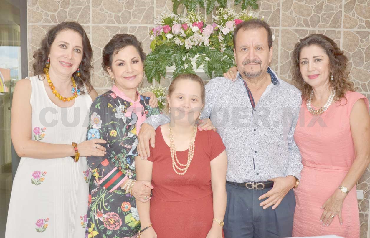 Gloria Luna festejó un año más de vida
