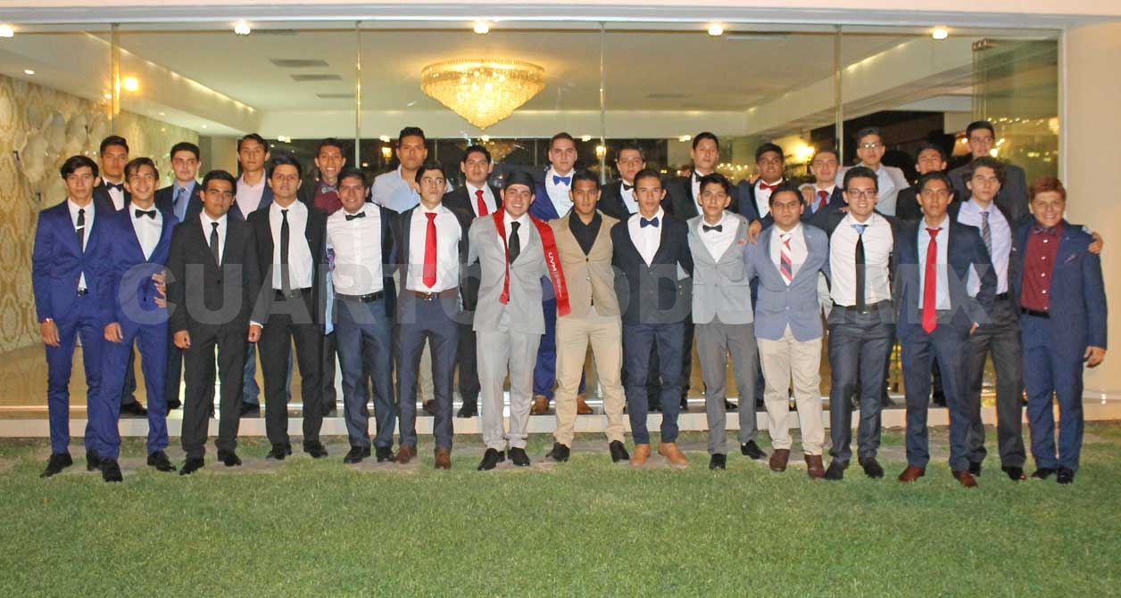 Jóvenes dicen adiós a la prepa