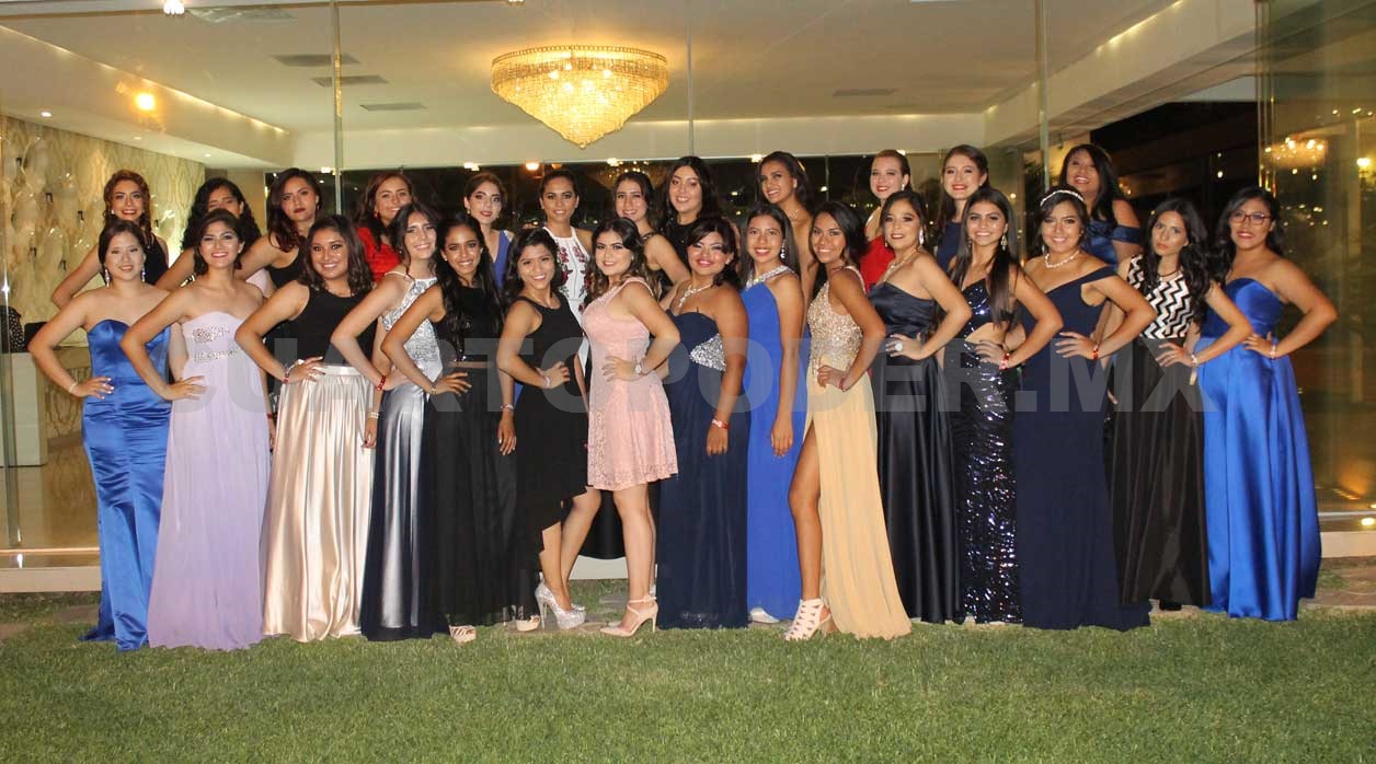 Jóvenes dicen adiós a la prepa