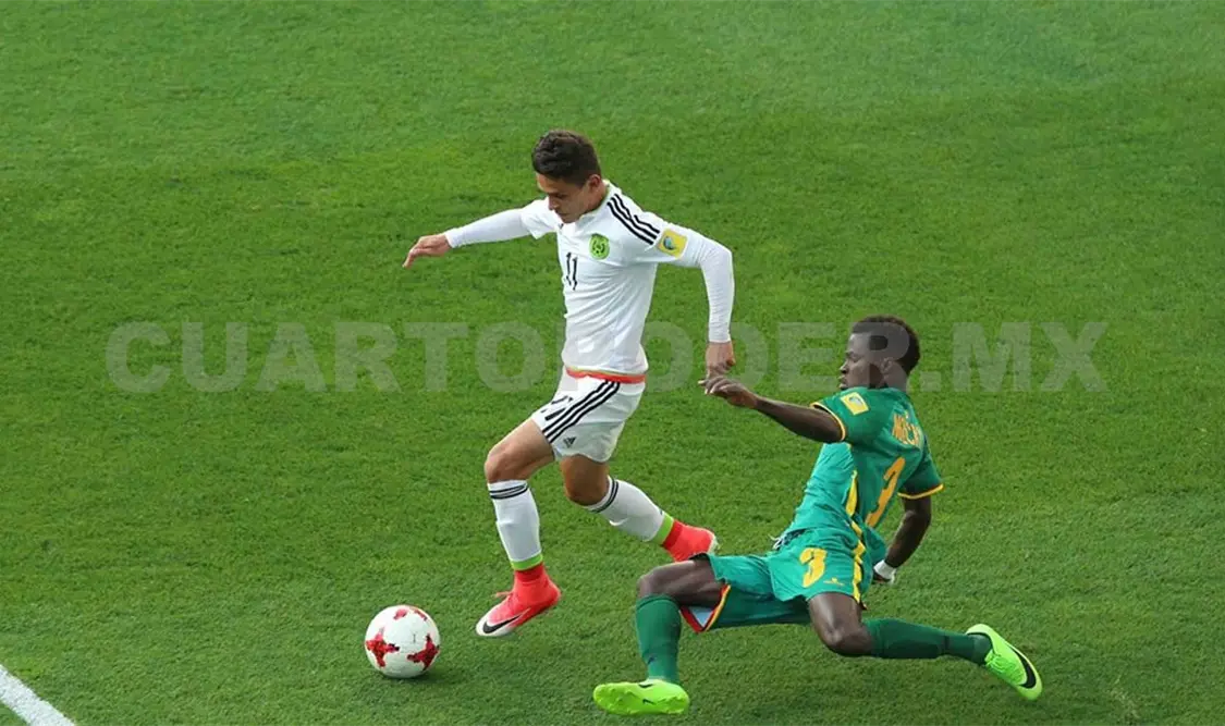 México vence 1-0 a Senegal y avanza a cuartos