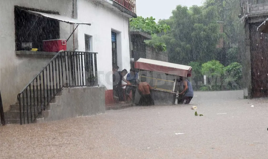 Paso de Beatriz por Oaxaca deja dos muertos