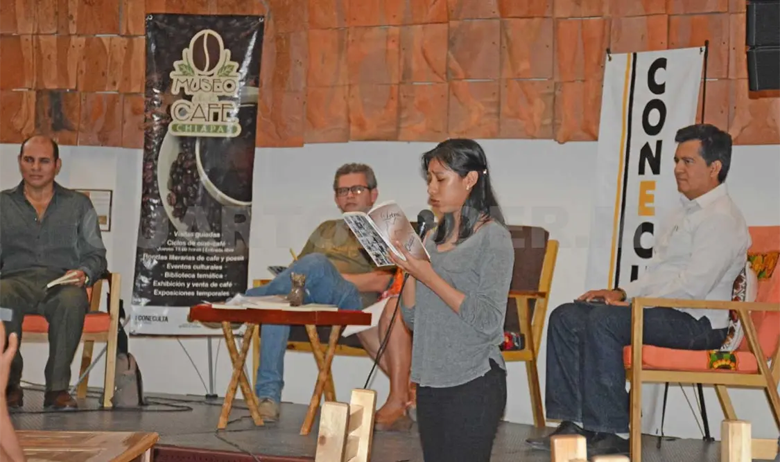 La lectura fue parte de los Miércoles Literarios. Darwin Mendoza