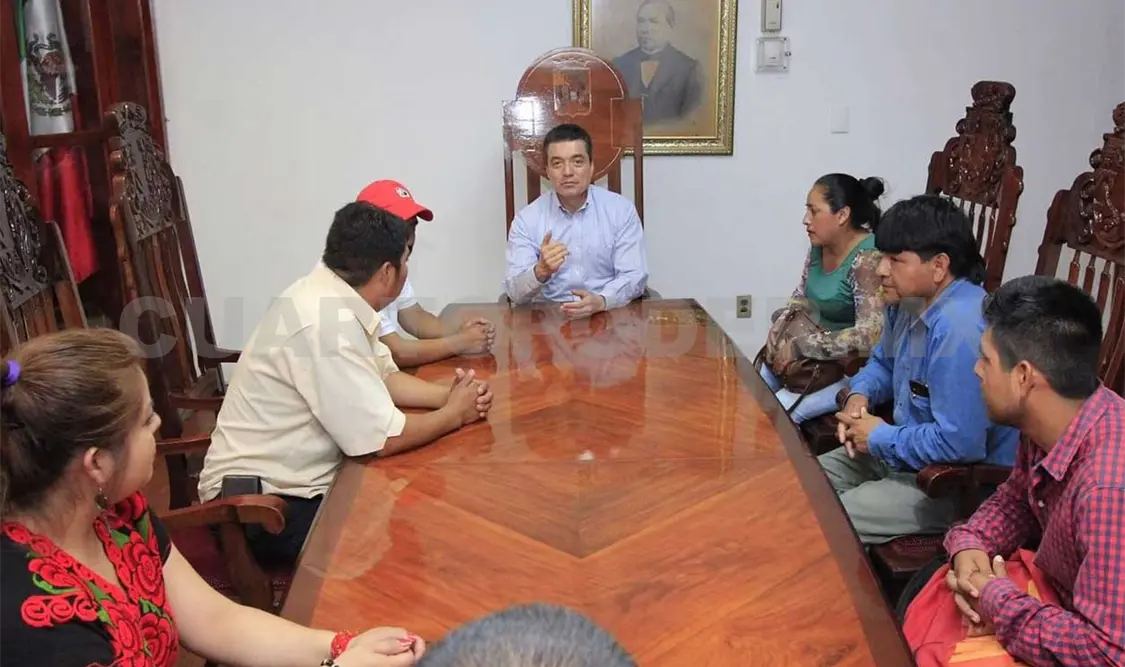 Rutilio Escandón recibió en las instalaciones del Tribunal Superior de Justicia a un grupo proveniente del municipio de Ocotepec. CP