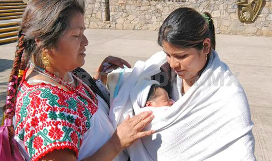 Trinidad López López ha atendido más de 200 nacimientos en 58 años como partera tradicional en zonas rurales. Cortesía