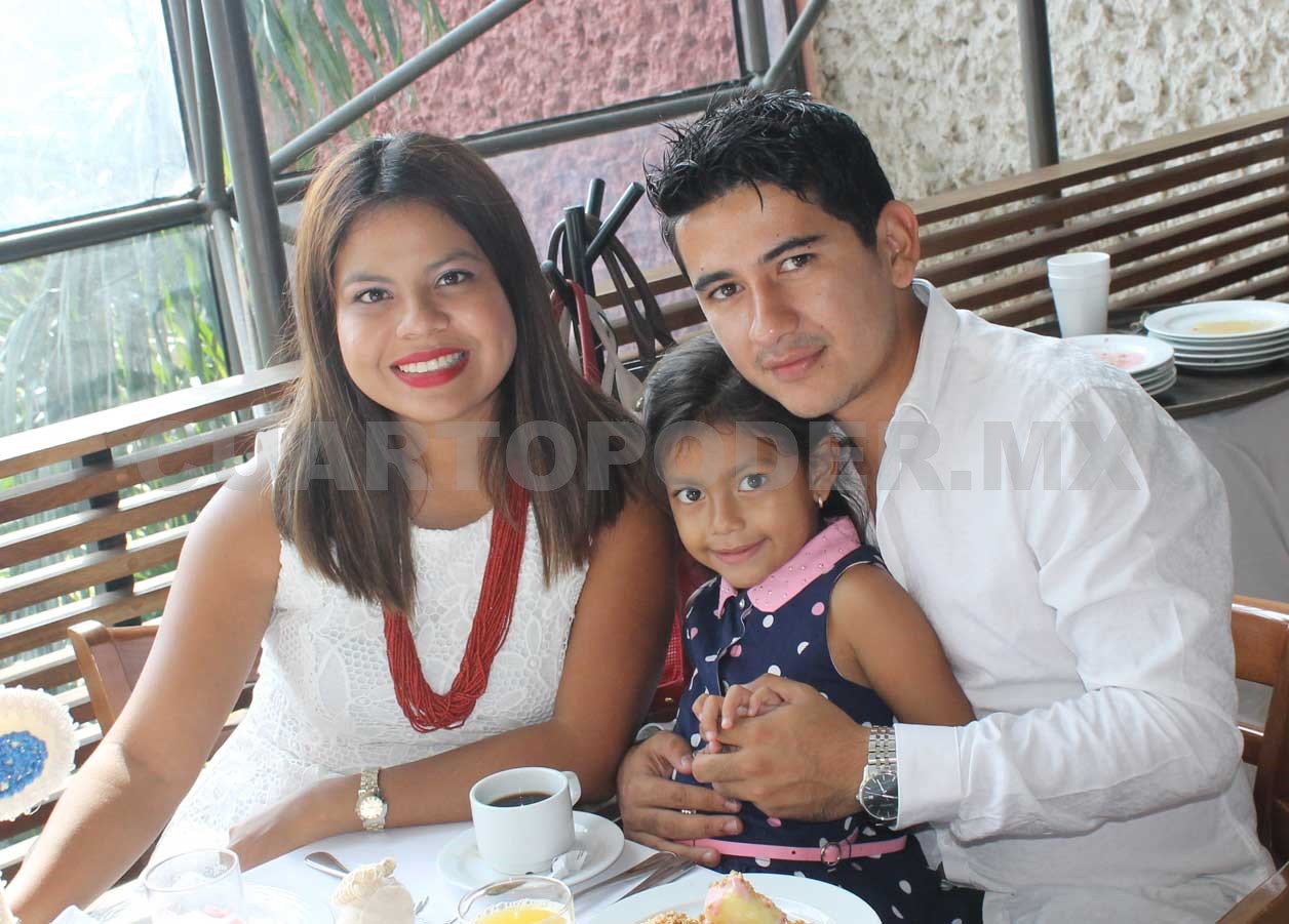 Alejandro hizo su primera comunión