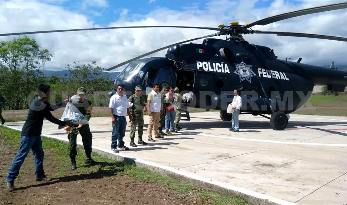 Llevan ayuda a damnificados