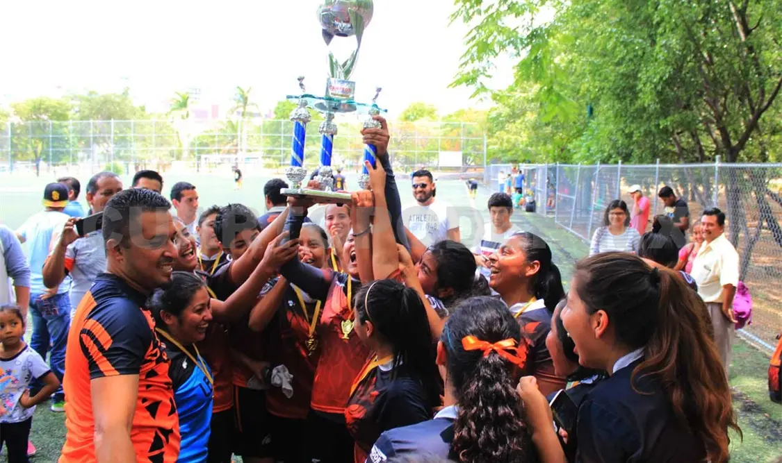 Lechuzas se alza con el título del torneo