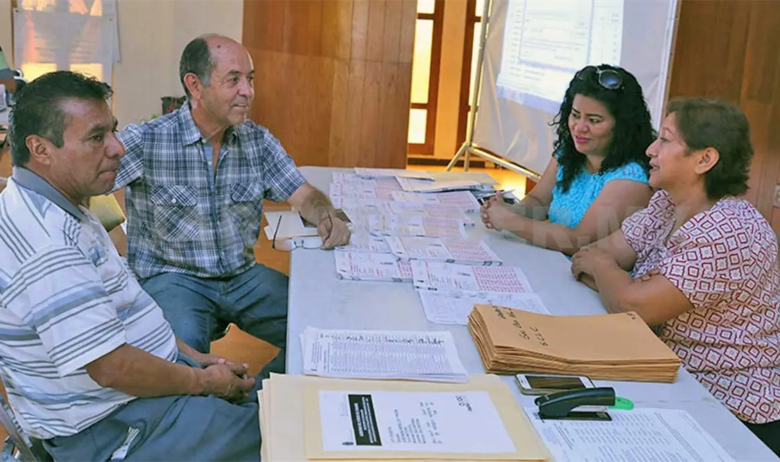 Presentan lista de aprobados a secundarias