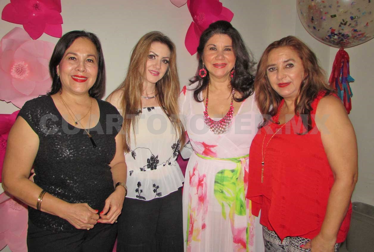 Amigas celebran a Maru un año más