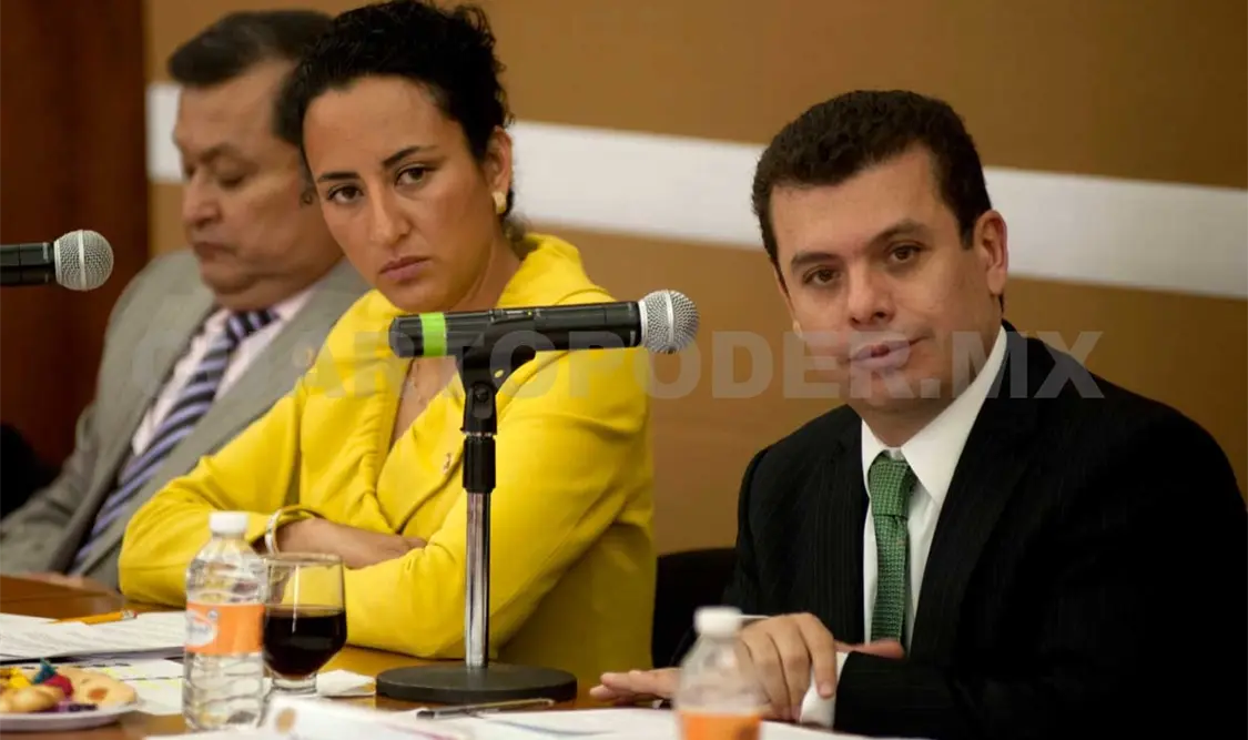 EPN acepta renuncia de consejero