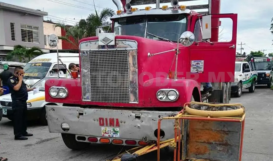 Adulto mayor muere aplastado por camión