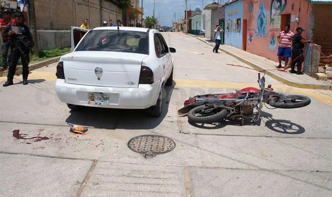 Pareja de motociclistas terminan hospitalizados