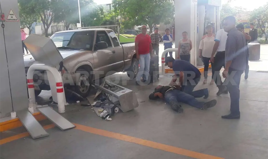 El percance fue ocasionado por Guadalupe Hernández Gavasa. Quien conducía una camioneta Chevrolet tipo Sonoma de color gris. Dagoberto Zambrano / CP