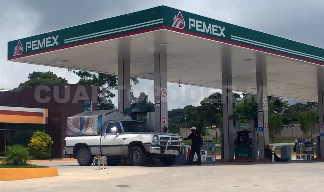 Sujetos portando arma de fuego atracan gasolinera