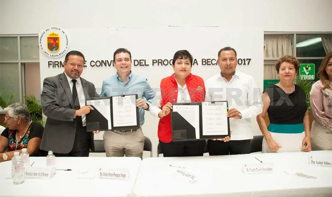 Educación, primordial para el desarrollo: Torres Vera