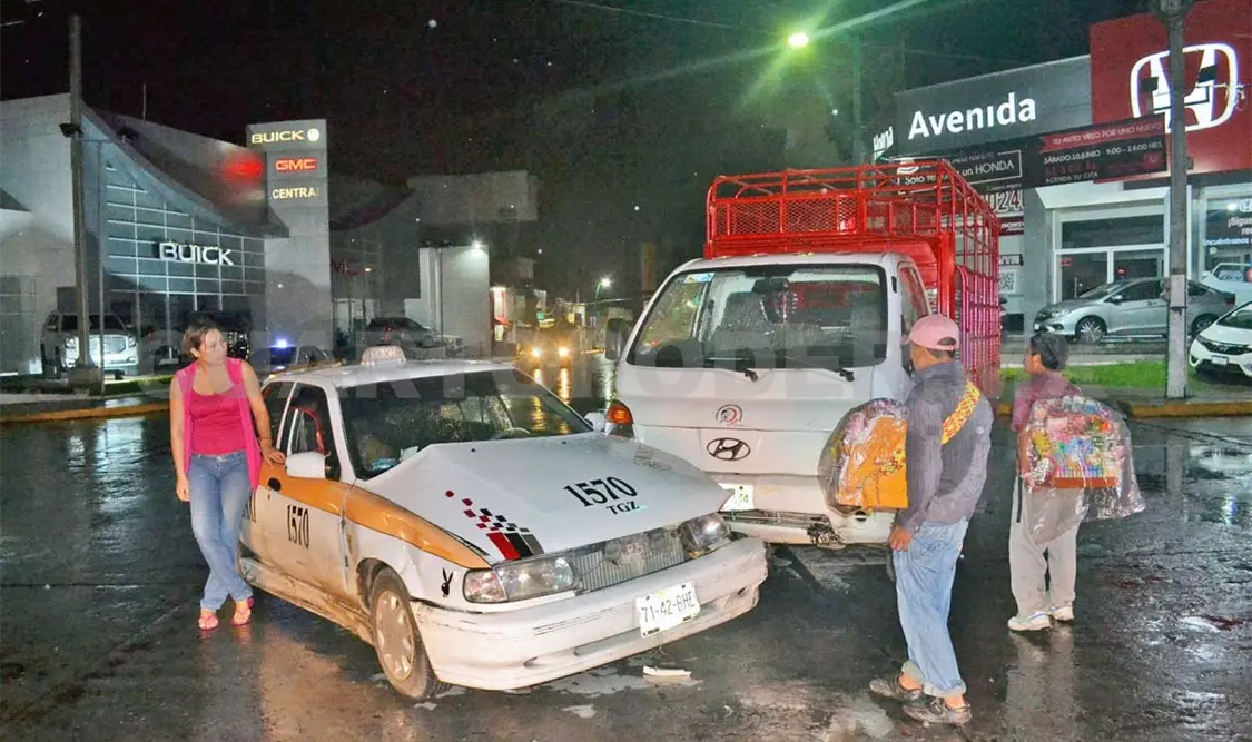 “Canguritos” observan choque a la medianoche