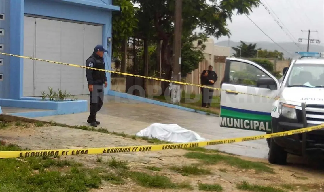 Muere sujeto en la vía pública, al parecer por hipotermia