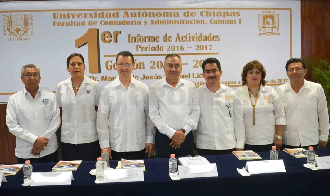 Acompañado de miembros de la Junta de Gobierno, el director Manuel de Jesús Moguel Liévano presentó su Primer Informe de Actividades / CP