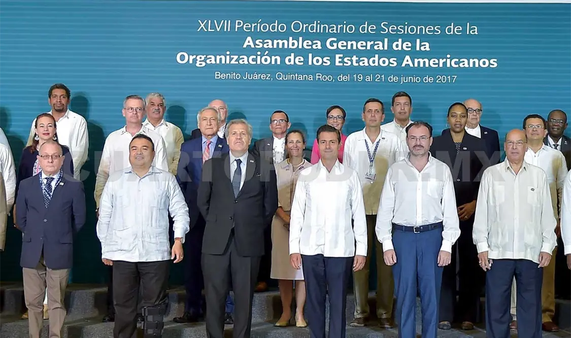 Se debe de enfrentar desafíos apegados a la democracia: EPN