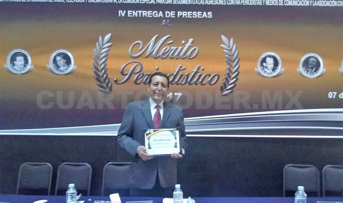 Entregan segundo reconocimiento a Mario Ruiz Redondo