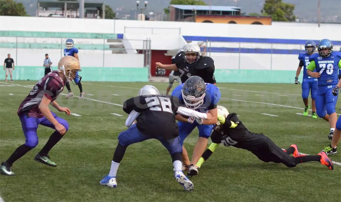 Jaguares derrota 48-0 a Lobos en juvenil A