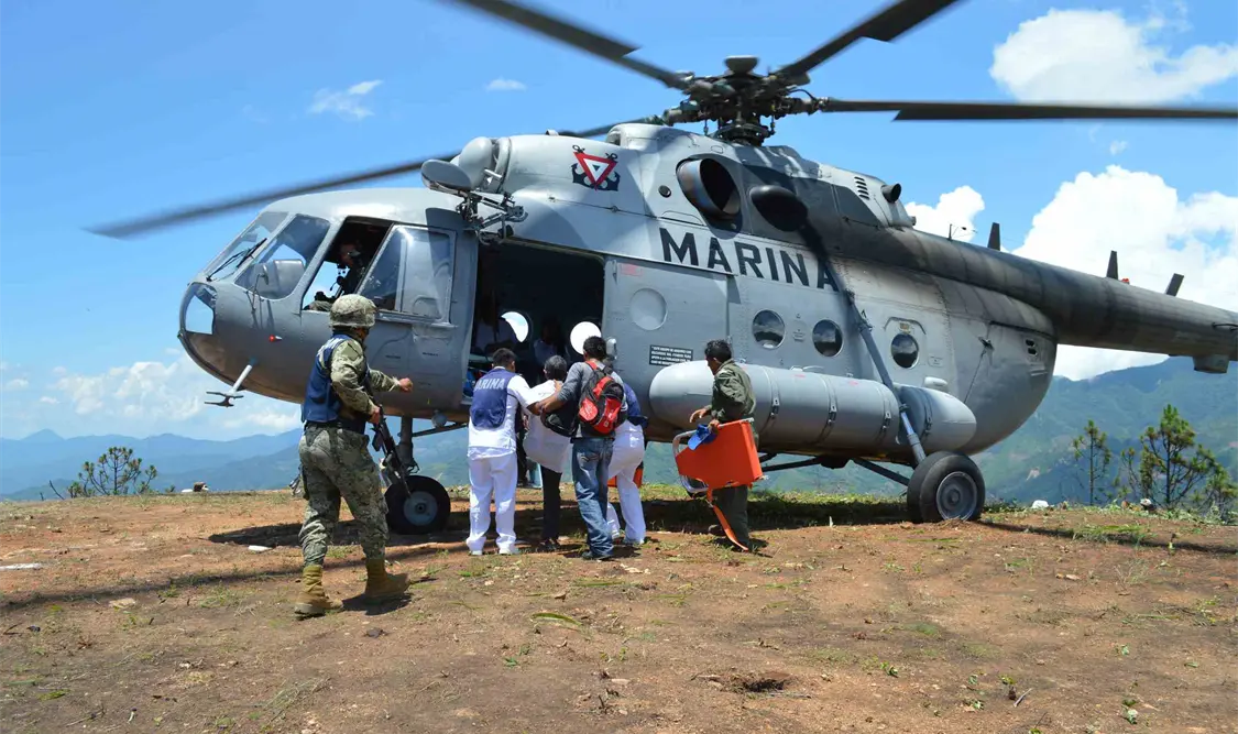 Marina auxilia a hombre que quedó aislado en comunidad de Oaxaca