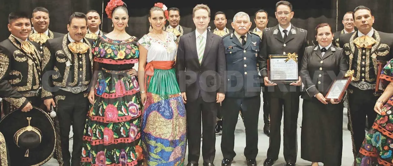 Asiste MVC al concierto de Orquesta Sinfónica, Coro y Mariachi de la Sedena