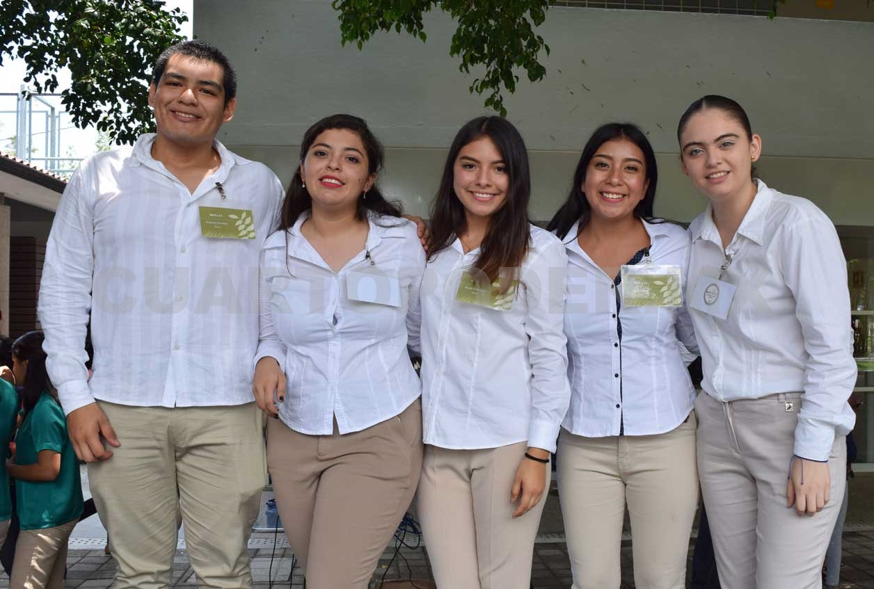 Alumnos realizan Feria Empresarial 2017