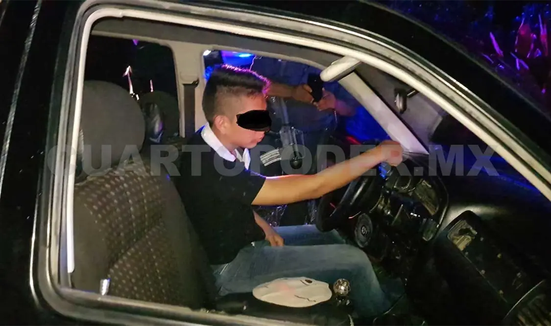 Tras batalla campal, huyen, chocan y uno muere