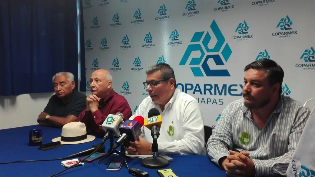 Exceso de trabajo de parlamentarios impide que den la atención merecida a la ciudadanía.